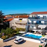 Sunny Sky No 3- Pool & Parking - Apartment