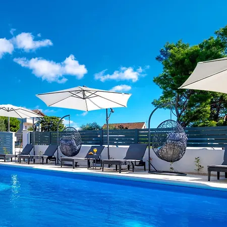Sunny Sky No 3- Pool & Parking -