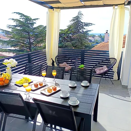 Sunny Sky No 3- Pool & Parking - Apartment