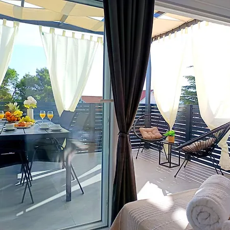 Sunny Sky No 3- Pool & Parking - Apartment *