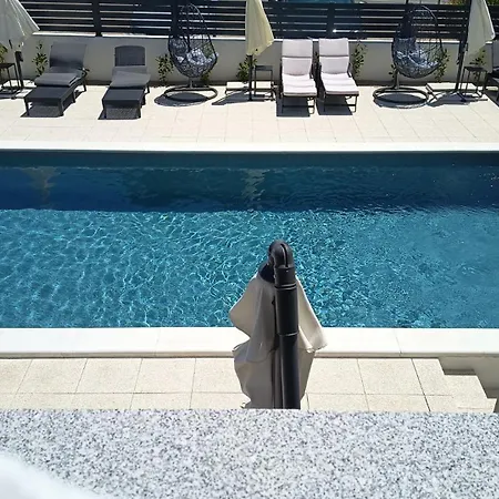 Διαμέρισμα Sunny Sky No 3- Pool & Parking -