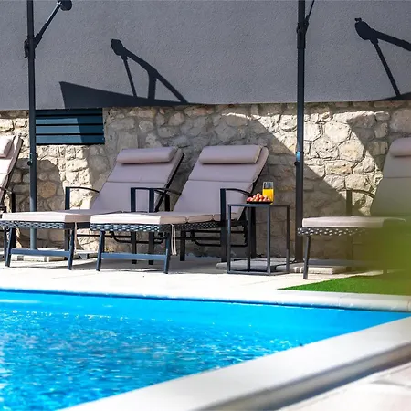 Sunny Sky No 3- Pool & Parking - *