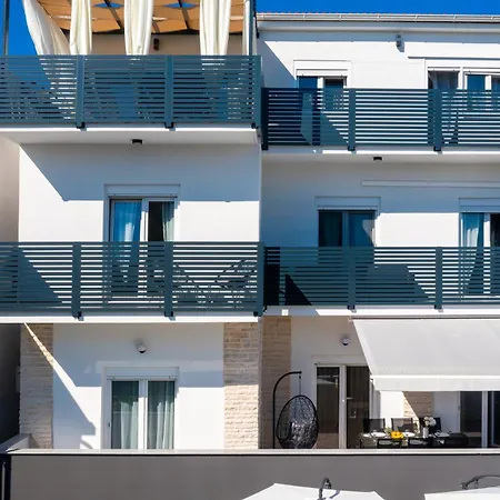 Sunny Sky No 3- Pool & Parking - Βόντιτσε