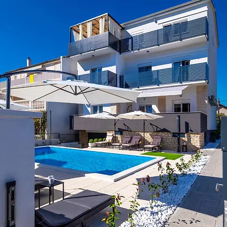 Διαμέρισμα Sunny Sky No 3- Pool & Parking - Βόντιτσε