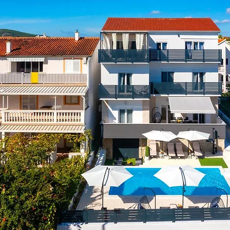 Διαμέρισμα Sunny Sky No 3- Pool & Parking - *