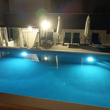 Διαμέρισμα Sunny Sky No 3- Pool & Parking -