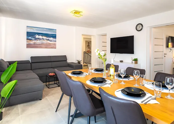 Apartment Sunny Sky No 3- Pool & Parking -