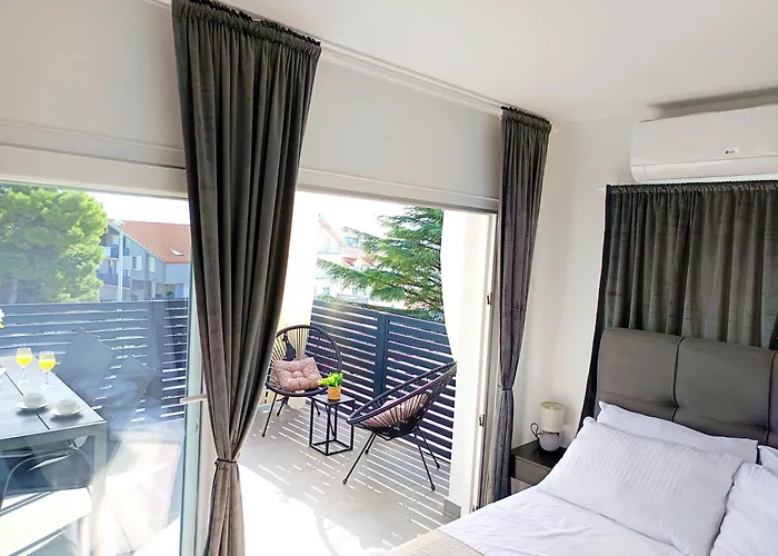 Apartament Sunny Sky No 3- Pool & Parking - *