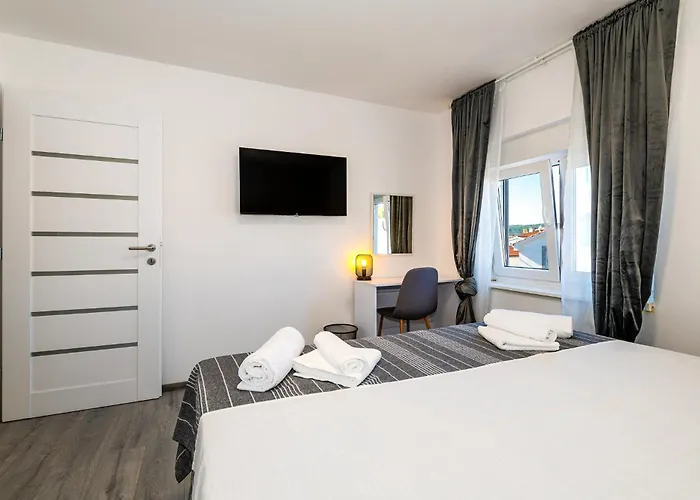 Apartament Sunny Sky No 3- Pool & Parking -