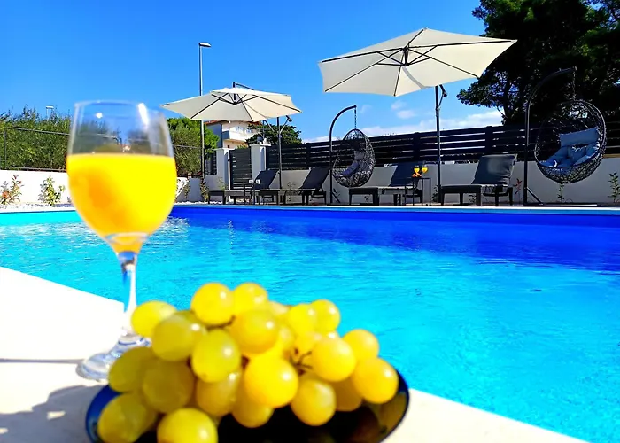 Sunny Sky No 3- Pool & Parking - *