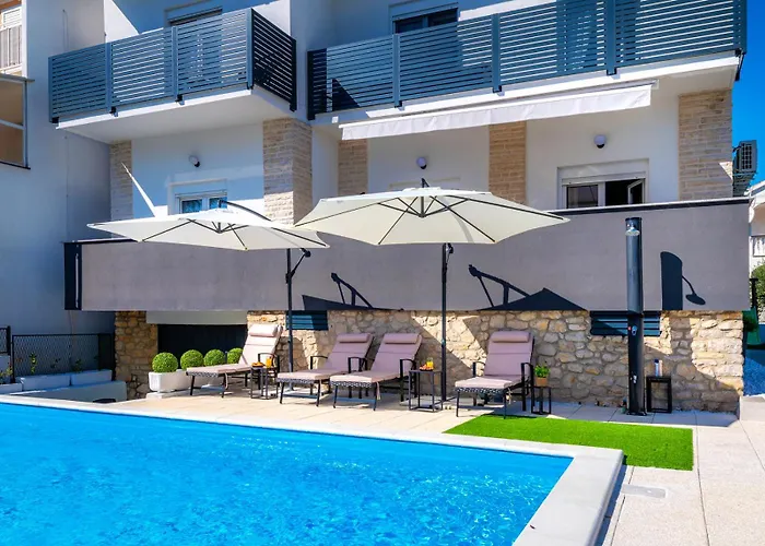 Sunny Sky No 3- Pool & Parking - Apartament *