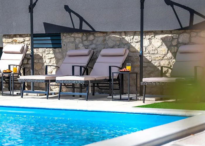 Sunny Sky No 3- Pool & Parking - *