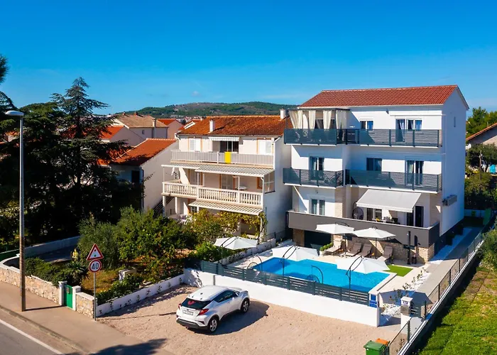 Sunny Sky No 3- Pool & Parking - شقة