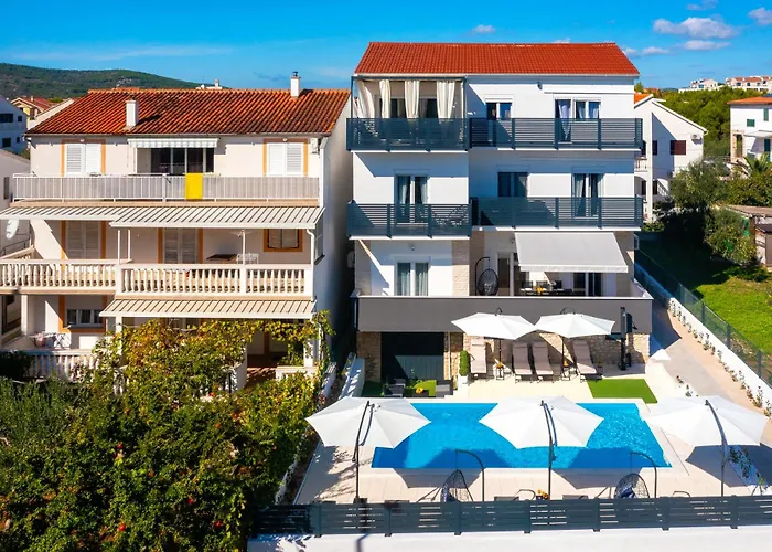 Apartament Sunny Sky No 3- Pool & Parking - *