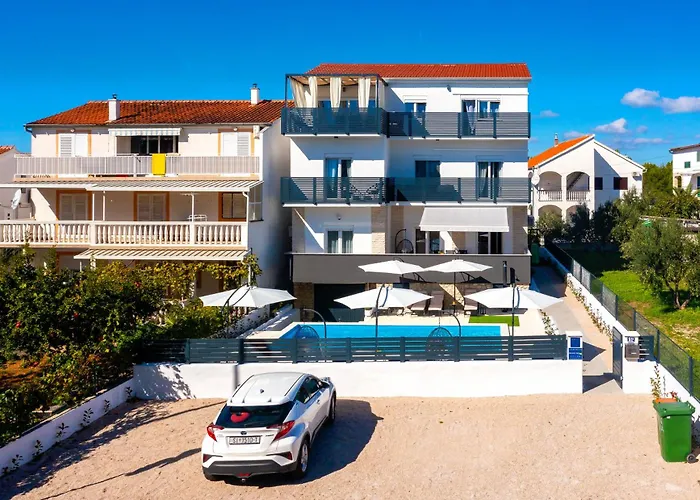 Sunny Sky No 3- Pool & Parking - Apartament